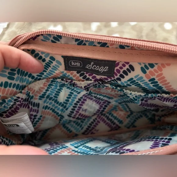 Lug scoop crossbody - Picture 4 of 6